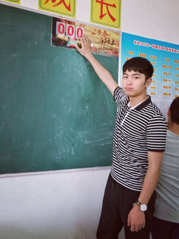 鐘志鵬.jpg 鐘志鵬.jpg